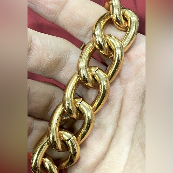 MASSIVE Golden Curb Bracelet - Picture 7 of 8